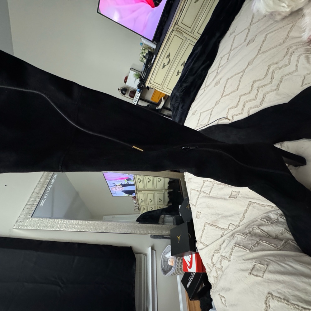 Thigh high black boots - Picture 4 of 6